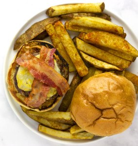 jalapeno popper burger with bacon
